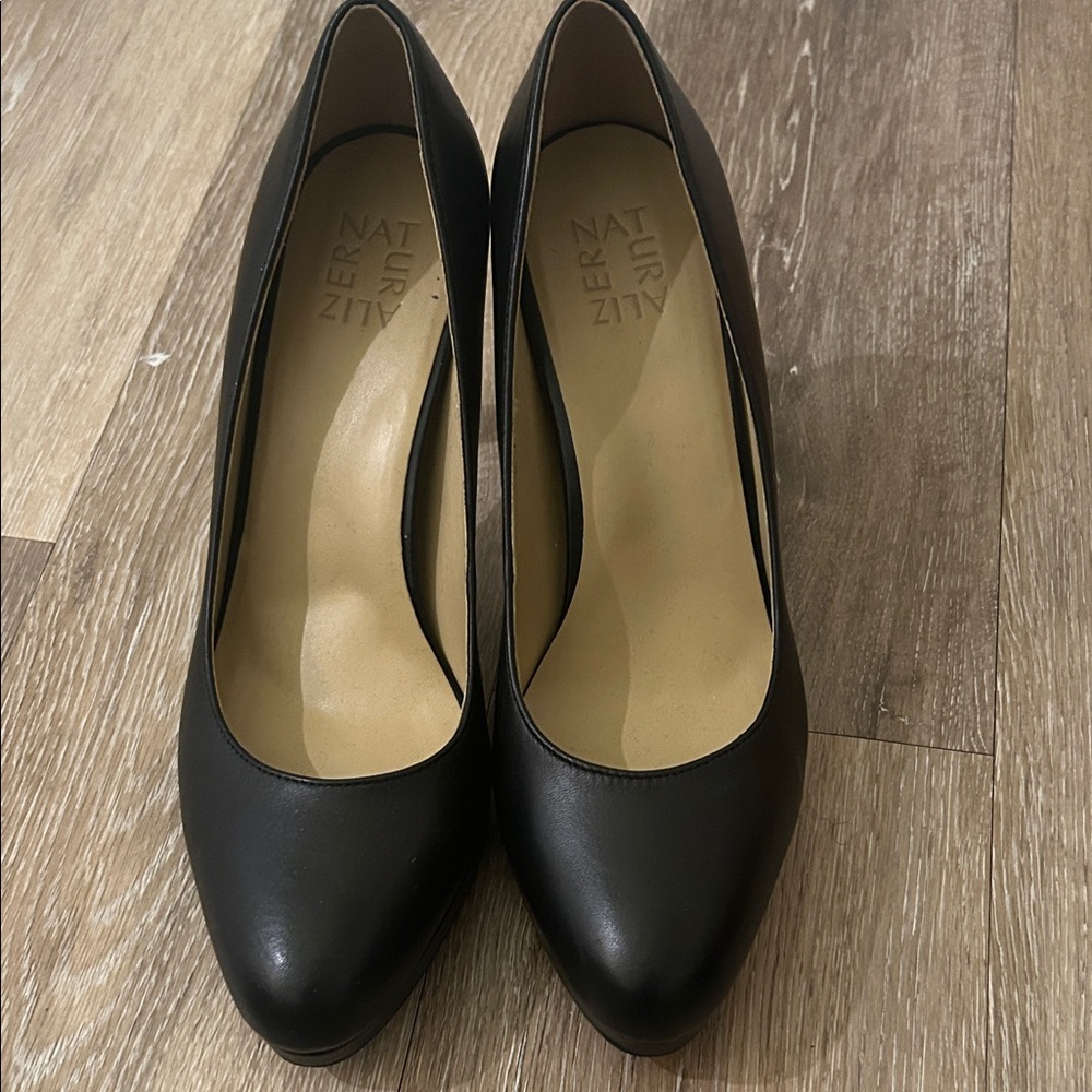 Naturalizer Elegant Black Pumps